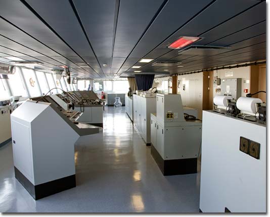 The navigation bridge of the Wally Schirra (T-AKE 8)